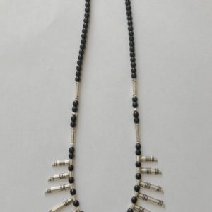 Collier pour femme moderne Bijoux touaregs collier snebra ou dents de dromadaire monté sur des perles en onyx 