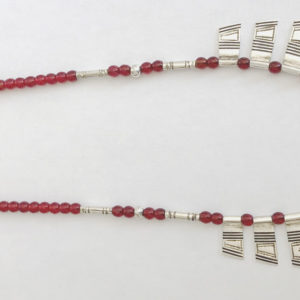 Collier rouge pour femme Bijoux touaregs collier snbra avec des lamelle large qui s'adapte à votre décolleté monté sur des perles en grena 