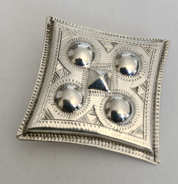 Broche cadeau bijou femme Bijoux touaregs,Broche en argent massif forme losange avec des petites protubérances 