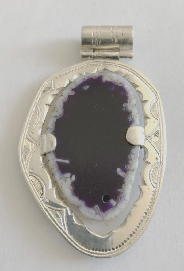 Collier pierre petit prix Bijoux touaregs, pendentif en argent massif et agate violette. Bijoux mixte