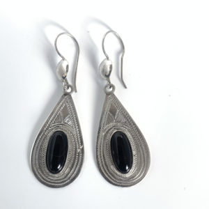 Boucles d'oreilles en argent avec pierre d'onyx noir