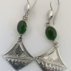 Boucles d'oreilles en forme de triangle avec pierre verte